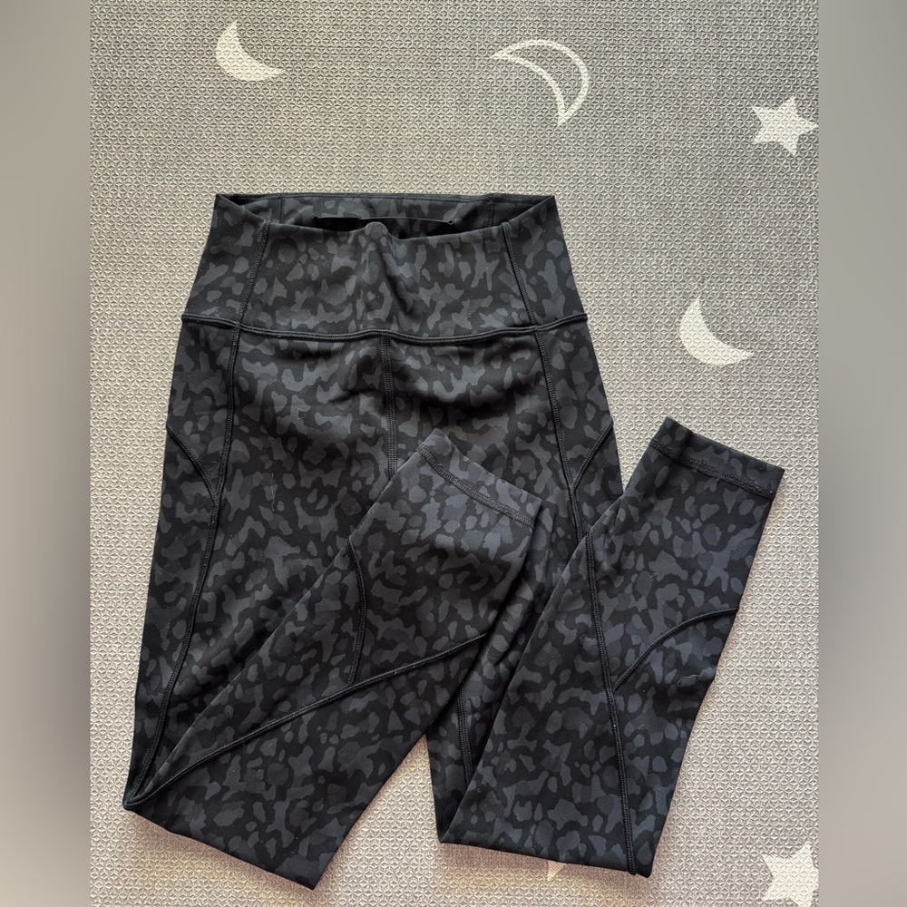 Lululemon leggings size 4 inseam 23”